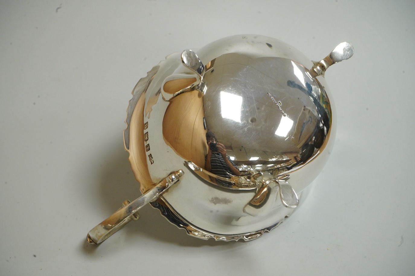 A George V silver sauceboat by Mappin & Webb, Birmingham, 1933, length 16.2cm, together with a silver salt and spoon, with blue glass liner, a silver pepperette, a pair of silver sugar tongs and a Spanish white metal two